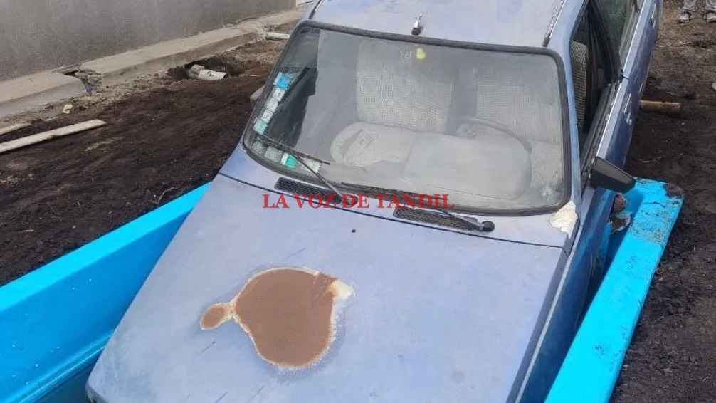 Vehículo con conductor alcoholizado terminó dentro de una pileta 